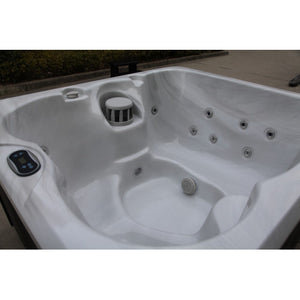 Luxury Spas Retreat 120V/240V Hybrid 5 Person Plug N Play Hot Tub CP1700