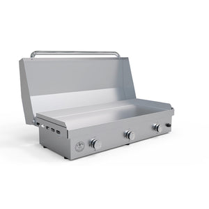 Le Griddle-3 Burner gas - 304 Stainless Steel Construction, Removable grease tray, stainless steel griddle with cast iron sub-plate, Patented griddle plate and safety valve with thermocouple in a white background - open - isometric view