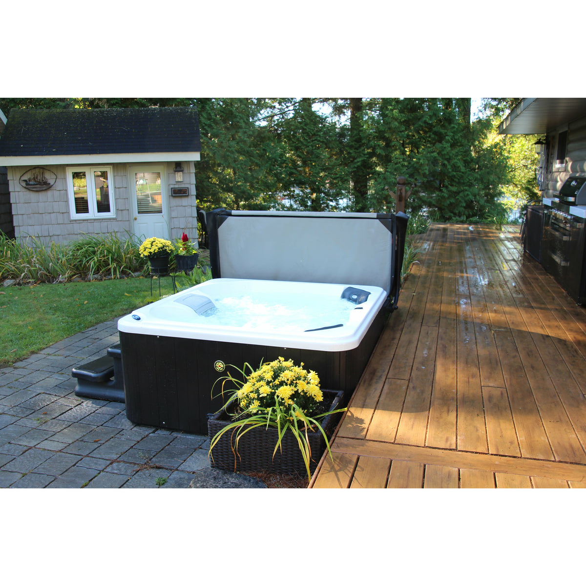 Canadian Spa Saskatoon 4Person 12Jet Portable Plug & Play Hot Tub KH